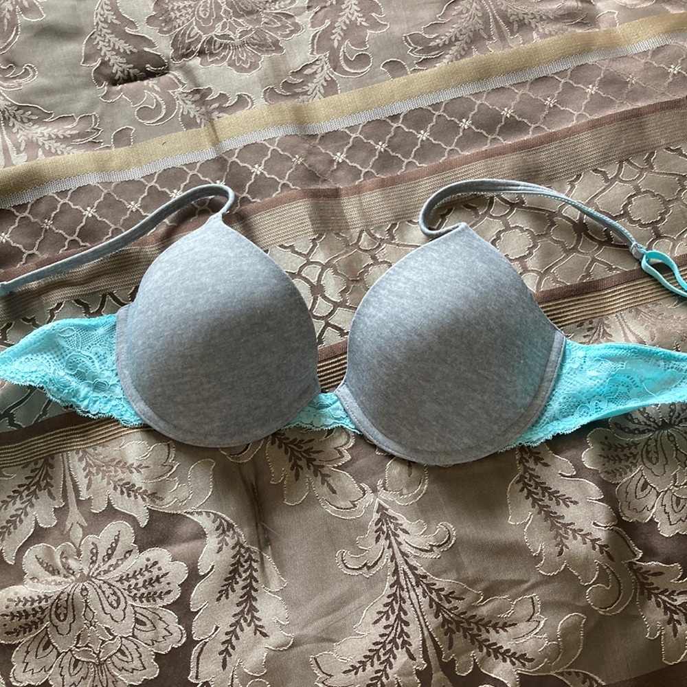 NWOT- 34C slight push up SO Kohl’s bra.
